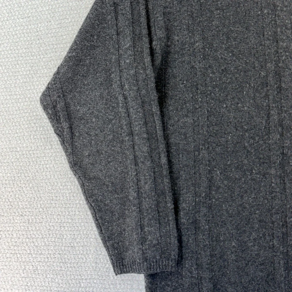 Vintage Woolrich Sweater Mens Large Charcoal Gray 100% Lambswool V-Neck Pullover